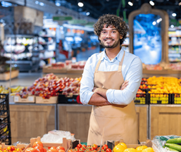 fresh produce grocery worker