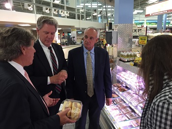 Rep. Frank Pallone (D-NJ) toured a ShopRite store in his New Jersey district this week, during which he was shown the complexities of implementing menu labeling requirements, among other issues.