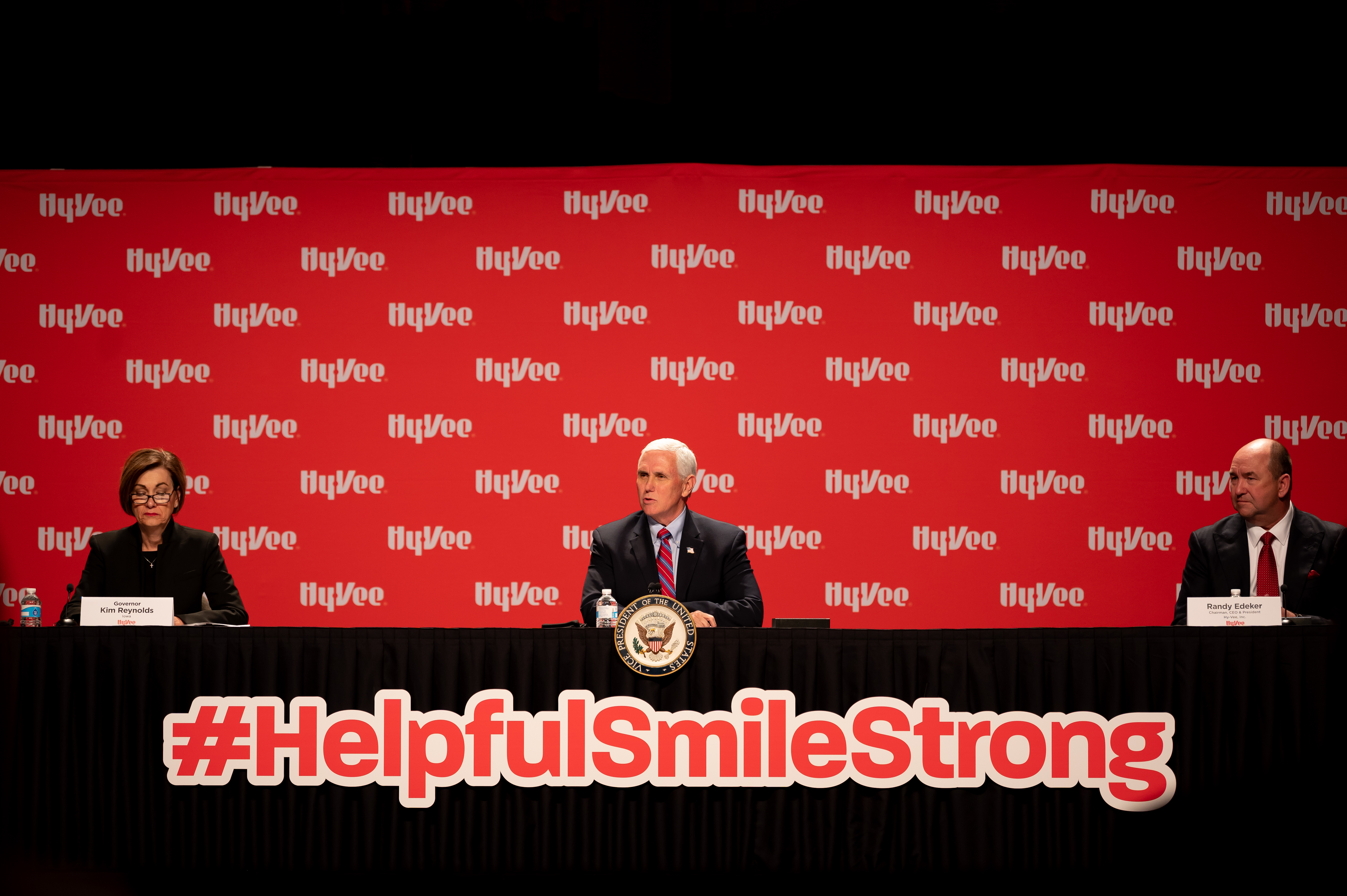 Photo Friday: Vice President Hosts Food Industry Panel at Hy-Vee, Inc.  