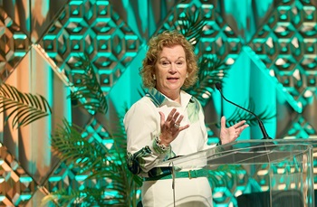 Leslie Sarasin give keynote address at the FreshForward conference.