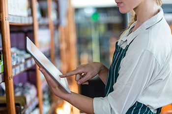 Retailer Using Technology in the Aisle