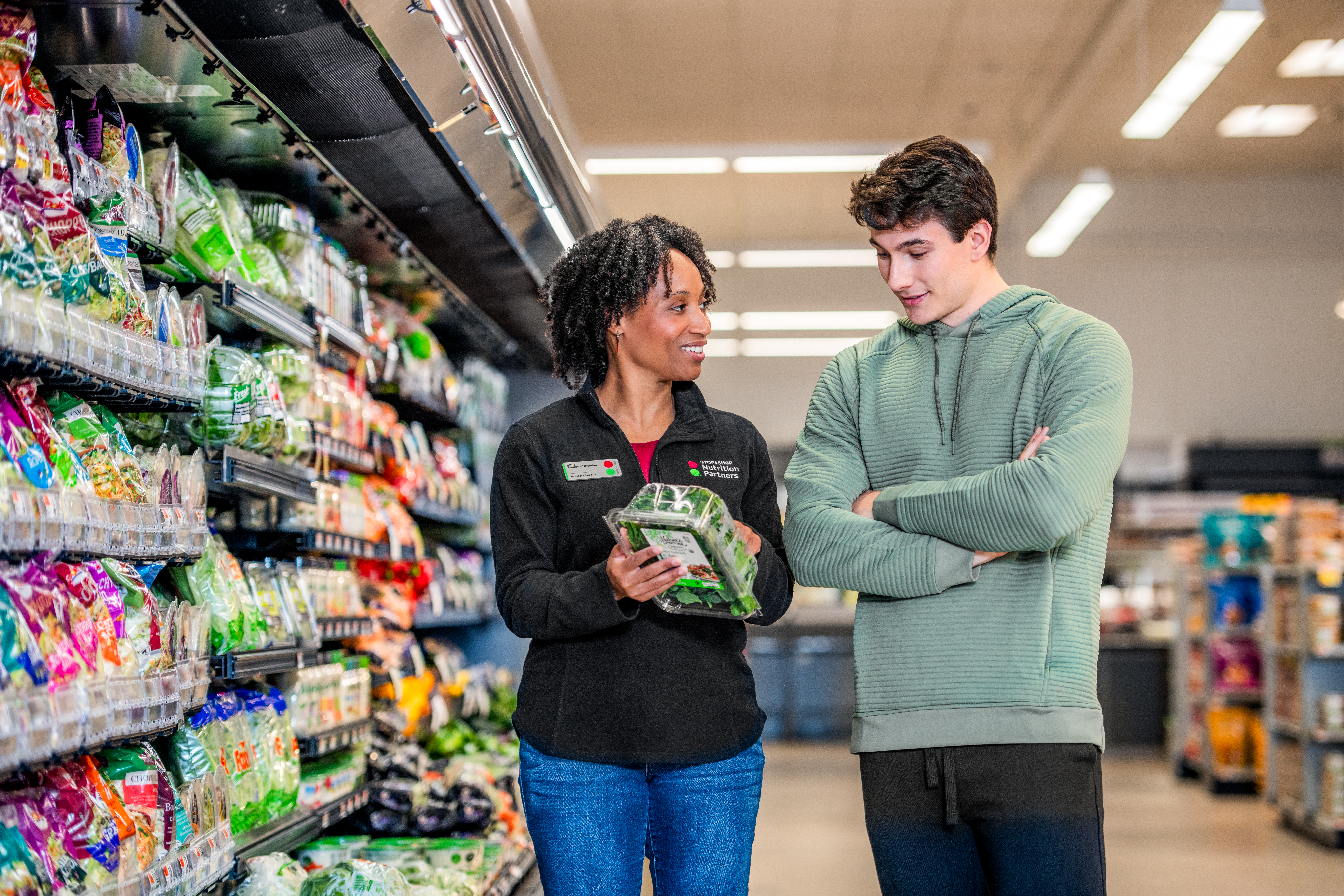 Nutritionist helping customer in grocery store