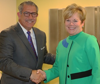 FMI President and CEO Leslie Sarasin and SFA President Phil Kafarakis agree to establish a program to engage in food safety training and increase understanding of the growing specialty food industry.