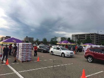 Twin Cities Hy-Vee Peach Giveaway Event